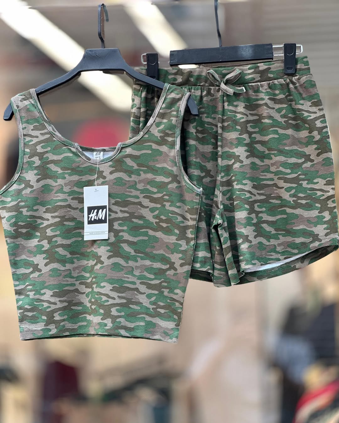 ست تاپ کراپ و شورتک برند H&M وارداتی طرح چریکی