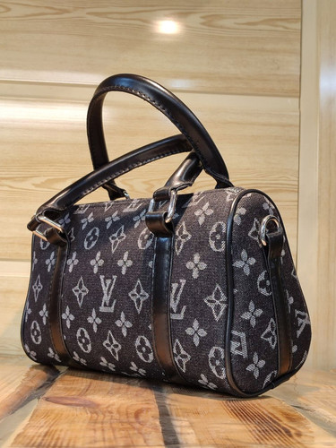 کیف زنانه اسپرت صندوقی طرح Louis Vuitton
