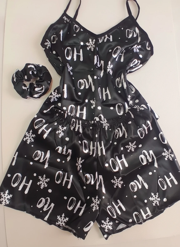 ست سه تیکه ساتن تاپ و شورتک و اسکرانچی