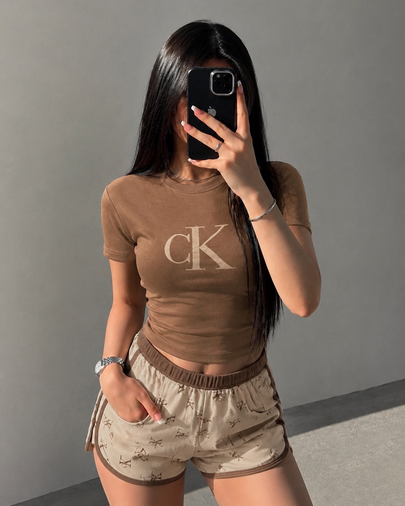 ست کراپ و شورتک ck قهوه ای کرم پنبه ای